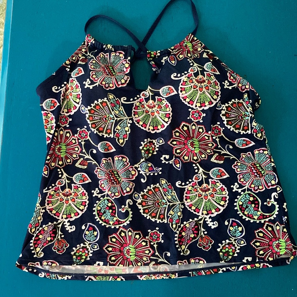 Swim tankini padded with adjustable straps. Barely used. XL/Liz Claiborne